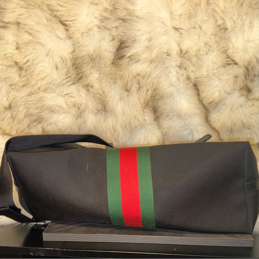 GUCCI  
🔥 Pre-Loved Black Techno Canvas Web Duffle - Picture 13 of 14
